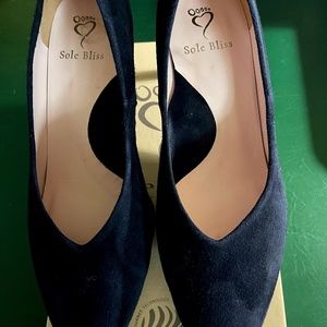 Sole Bliss Navy Suede Heels Size EUR 41/USA 9.5